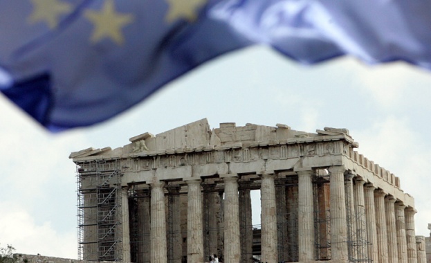 Дипломат: ЕС иска да принуди Гърция да гласува с "да" на референдума чрез затварянето на банките