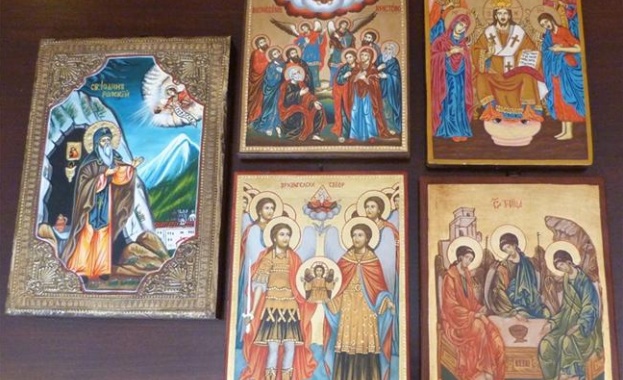 НИМ дари пет икони на параклиса в Сопот