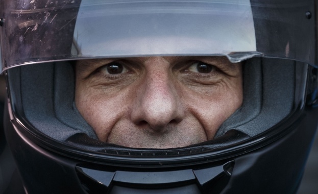 Варуфакис: Меркел има бутон срещу кризата, но няма да го натисне