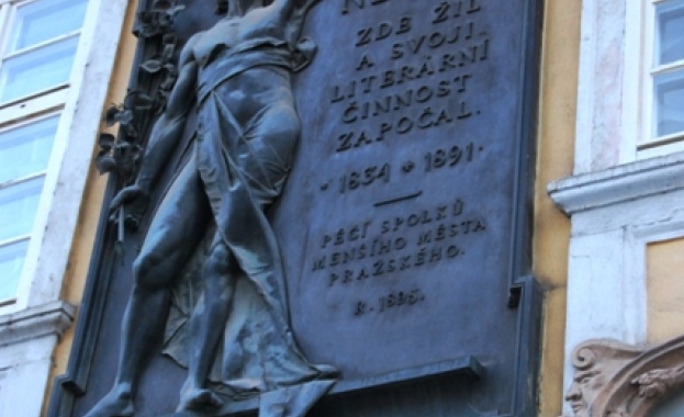 Поне когато говори за себе си, човек може да бъде развълнуван, добре информиран и точен