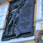 Поне когато говори за себе си, човек може да бъде развълнуван, добре информиран и точен