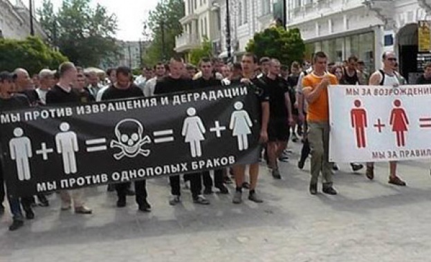 В Русия рязко се увеличи броят на противниците на еднополовите бракове