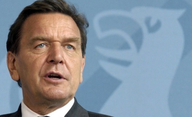 Бившият германски канцлер Шрьодер съди Бундестага заради отнети привилегии