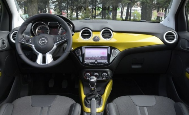 Opel Adam Rocks: суровият чаровник