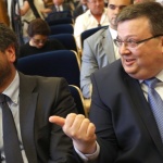 Да свалим томахавките и да вдигнем писалките