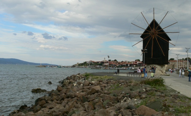 Турист откри „Калашников” на плажа в Свети Влас