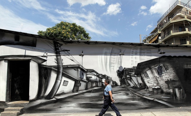 Гърция се предаде. Но пред кого по-точно?