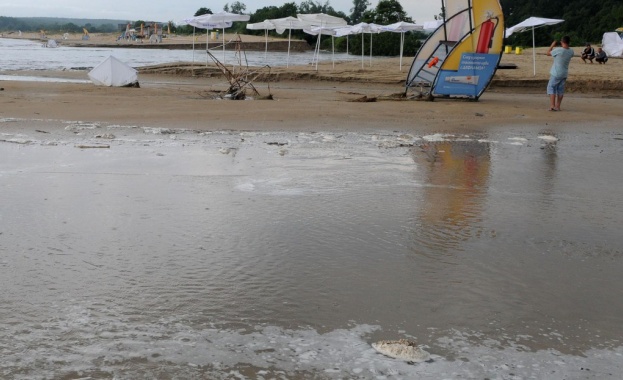 Пет лева за хавлия на плажа в Приморско