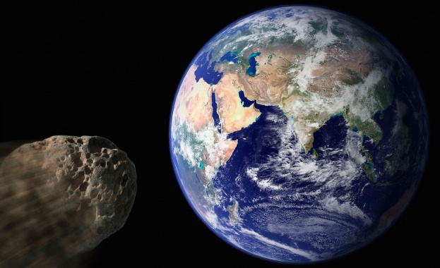 Платинен астероид приближава Земята (Live)