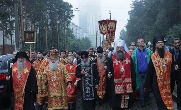 Над 60 хил. поклонници почетоха паметта на светите Царски мъченици в Екатеринбург