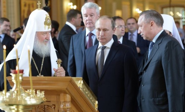 Путин подари на патриарх Кирил икона на Божията майка „Четиричастна“