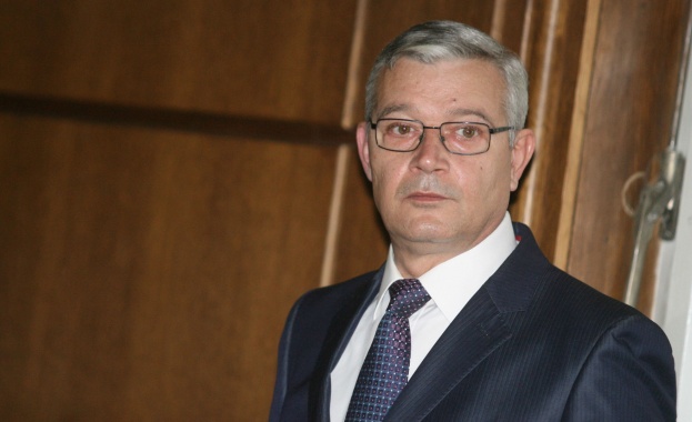 Цветан Гунев: За дъжда и козирката