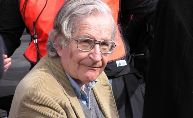 „Роботите-убийци” с изкуствен интелект да бъдат забранени, призовават Чомски, Хокинг и Мъск