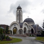 1000 свещеници обслужват 8000 църкви