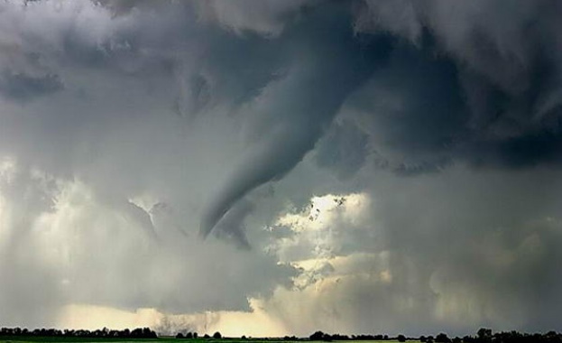 Проливни дъждове и урагани връхлетяха райони на Южна Италия В