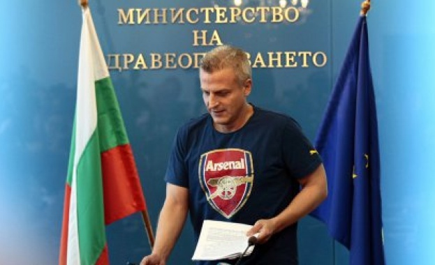 Москов се появи на брифинг с тениска на "Арсенал" в чест на победата срещу "Челси"