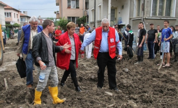 Еврокомисар Георгиева година след наводнението в Мизия: Да се подготвим за следващи бедствия 