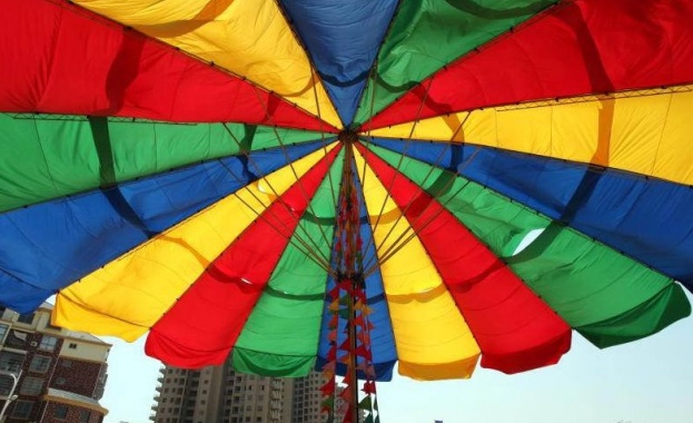 Китай влезе в Гинес с гигантски чадър 