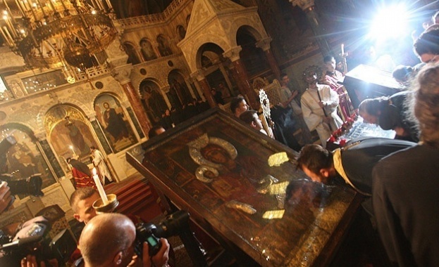 Вечерня с Молебен канон на Пресвета Богородица