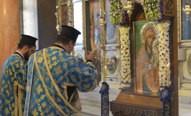 Вечерня с молебен канон на Пресвета Богородица