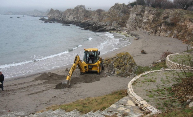 Сезонът по морето бил куц. Защо ли?