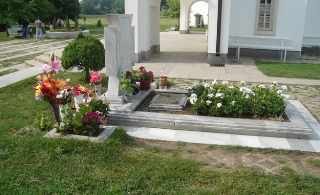 Стотици миряни сведоха глава пред паметта на Ванга 