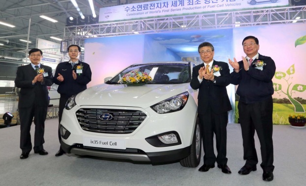 "Хюндай" ix35 Fuel Cell постави рекорд за преход на водород
