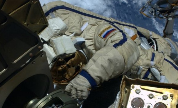 Руските космонавти проведоха 5 часа в открития космос