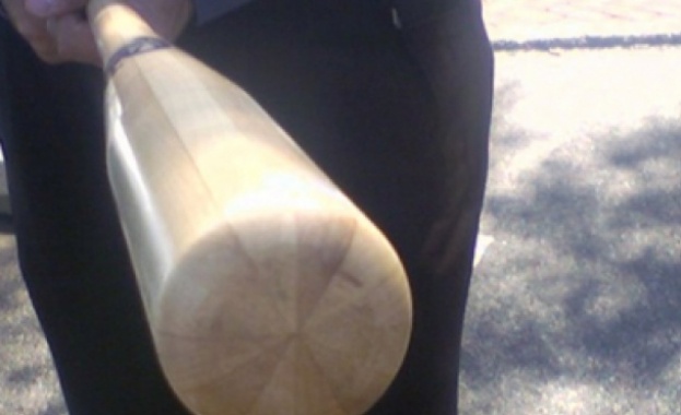 Трима с маски и бухалки ограбиха бензиностанция