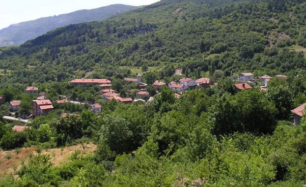 Руен въстана срещу тайна операция по заравянето на заразени с антракс кожи 