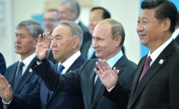 Анализатори: Русия и Китай могат да променят световния ред, както поискат
