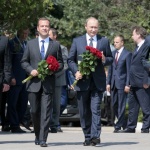 Путин и Медведев посетиха мемориала Малахов курган и почетоха паметта на защитниците на Севастопол