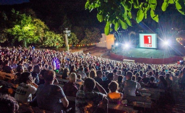 Рекордни 1500 души на лятно кино с БНТ в Сандански