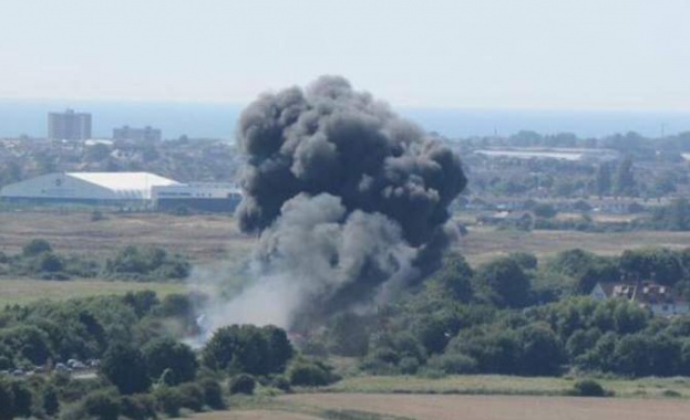 Изтребител Hawker Hunter се разби на авиошоу във Великобритания /видео/