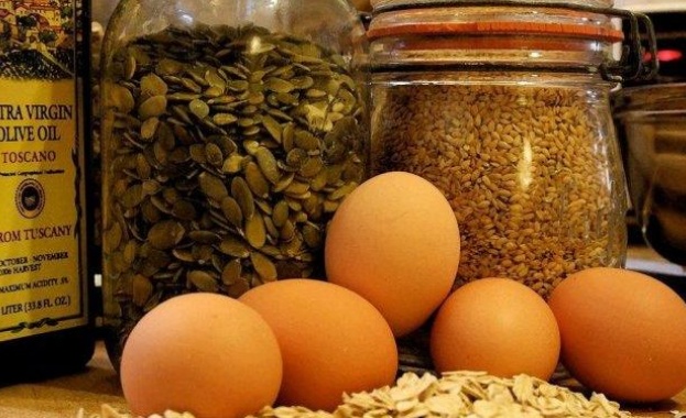 Розова вода, вегански бонбони и вкусотии на слънчева фурна на Фермерския пазар за биопродукти в Бургас 