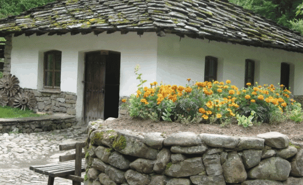 Къща на село или вила - спасението от COVID-19