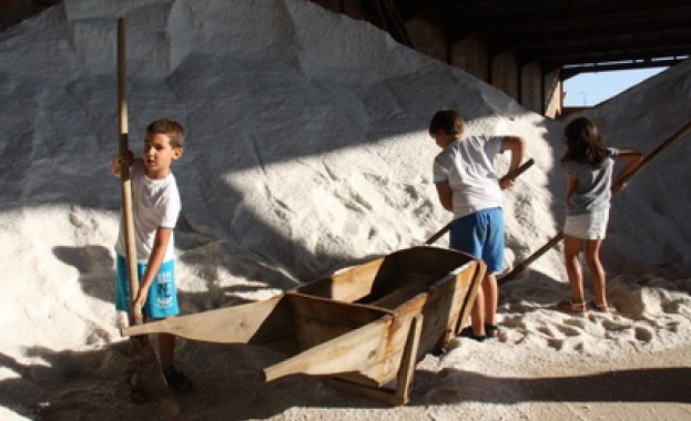 Фестивал на солта на Атанасовско езеро