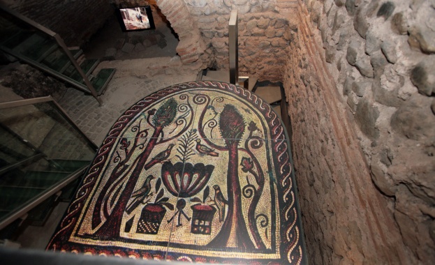 Уникална мозайка на 16 века бе открита при разкопките на Ларгото 