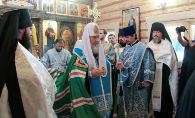 Патриарх Кирил освети извора на р. Днепър и паметник на княз Владимир
