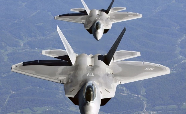 Американските F-22 Raptor пристигнаха в Полша 