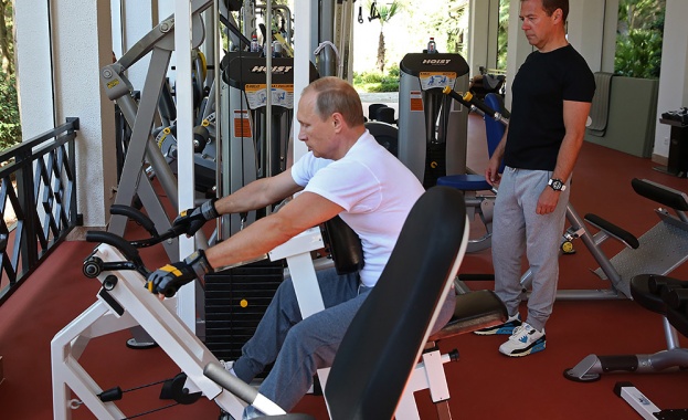 Путин и Медведев спортуват в Сочи