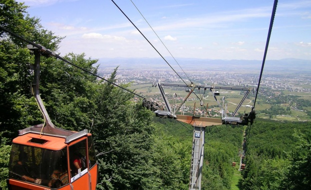 Планинската служба издирва 21-годишен мъж, изчезнал в района на Черни връх