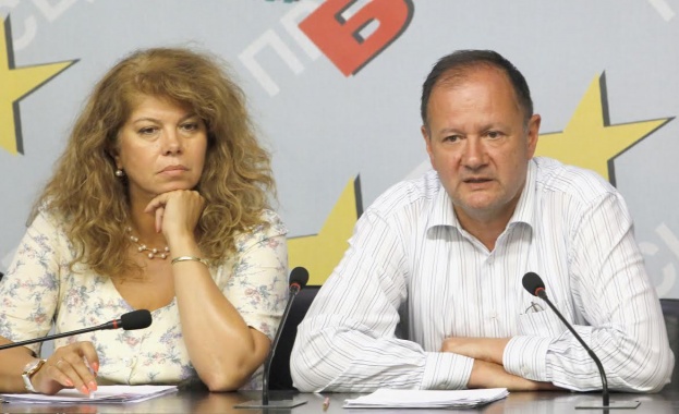 Миков: Не се вижда българската позиция за кризата с бежанците