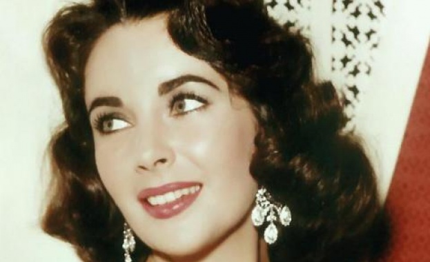 Призракът на Лиз Тейлър тормози професионален "ловец на духове"