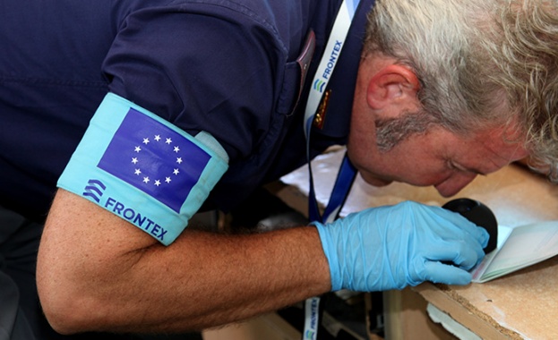 Фронтекс: Вече се продават и фалшиви сирийски паспорти 