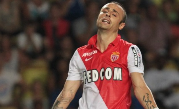 Бербатов и Астън Вила не се разбраха 