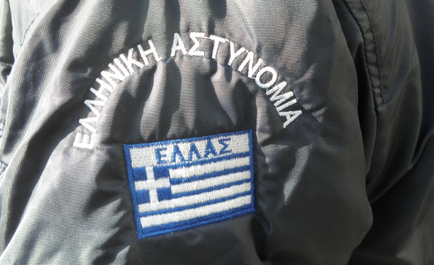 Полицията в Солун арестува българин за трансфер на нелегални имигранти