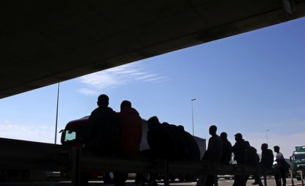 Нов камион с бежанци задържан в Австрия