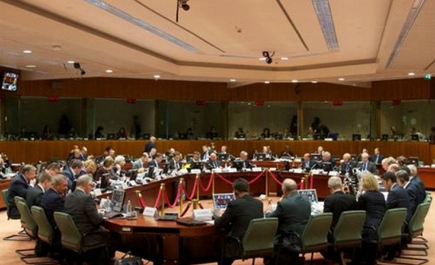 Военните министри от ЕС ще обсъдят мерки срещу трафикантите на хора
