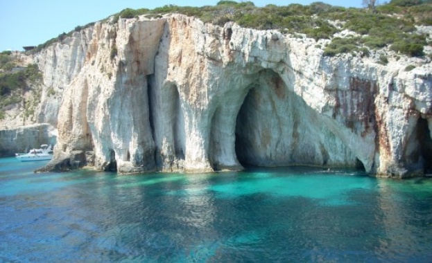 Египетски милиардер готов да купи остров за бежанците